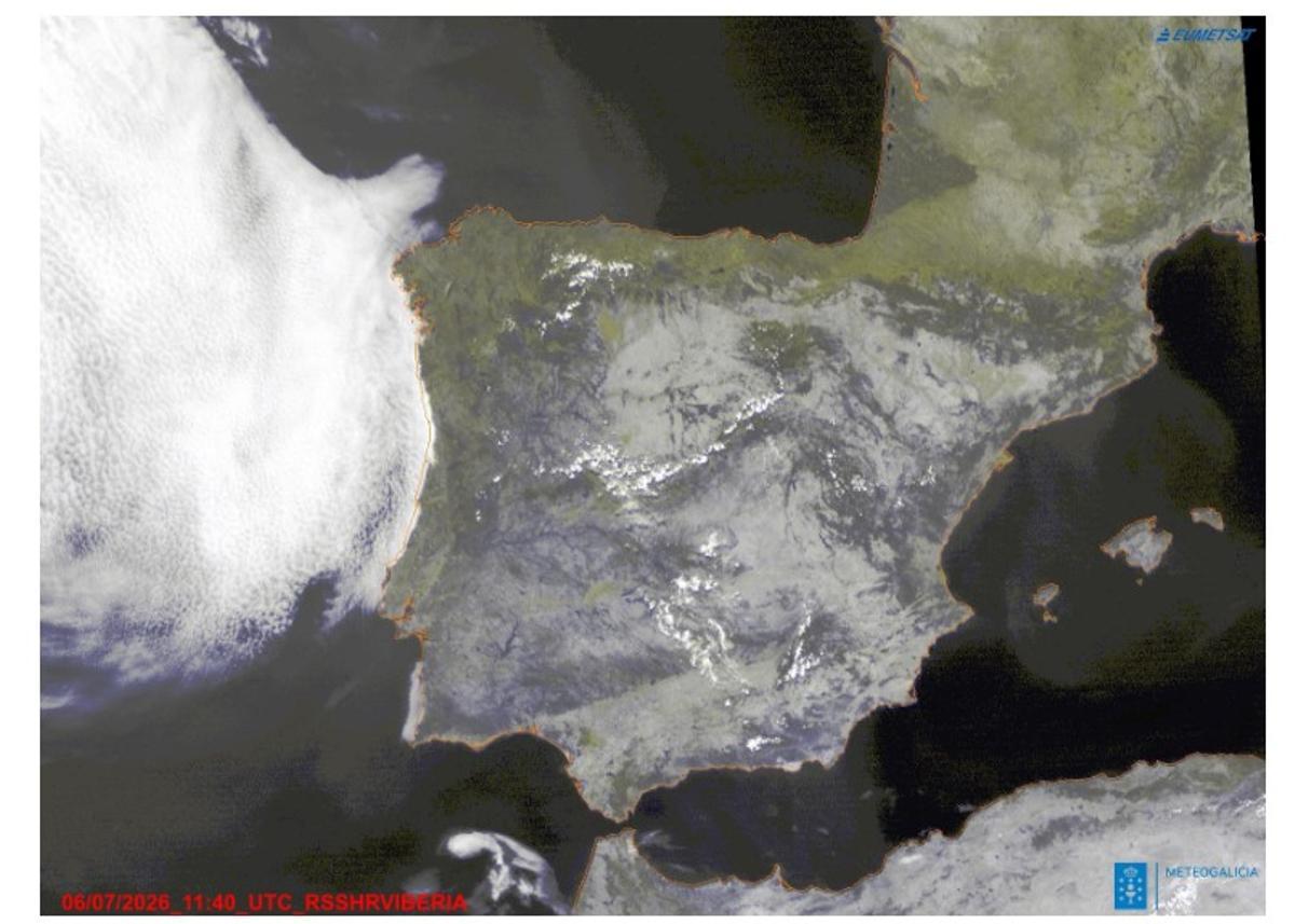 Imagen de la entrada de niebla por la costa a primera hora del lunes.