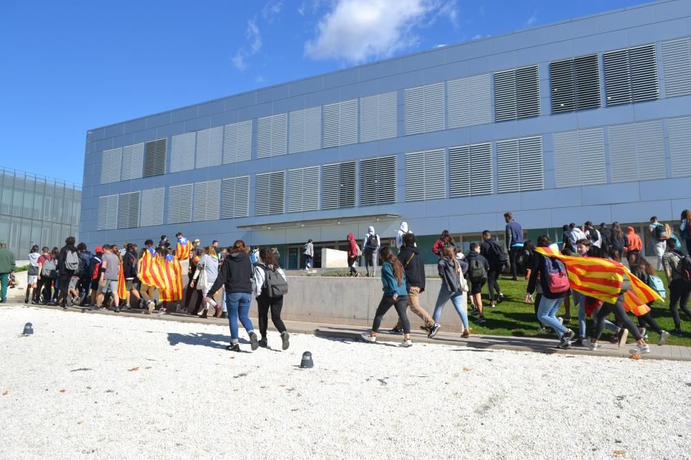 Els estudiants buiden les aules i tornen a tallar el trànsit a Manresa