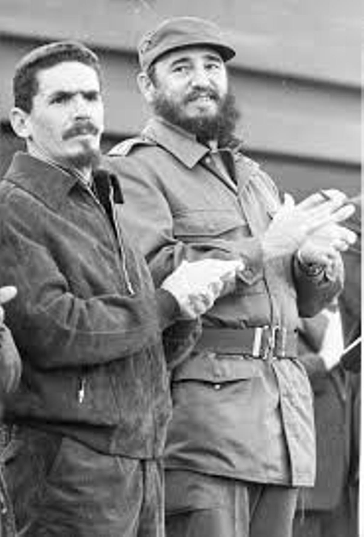 Ramiro Valdés con Fidel Castro.