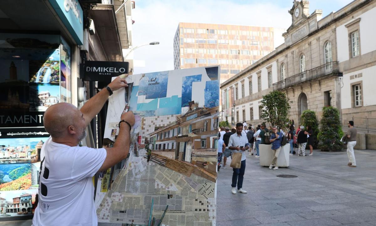 Andy Warhol, junto
al galerista Fernando
Vijande, en la exposición
celebrada en enero
de 1983 en Madrid.
// EFE