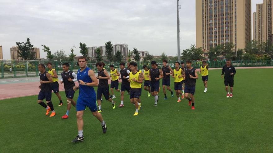 Ballart, de blau, en un entrenament a la Xina, aquest juliol