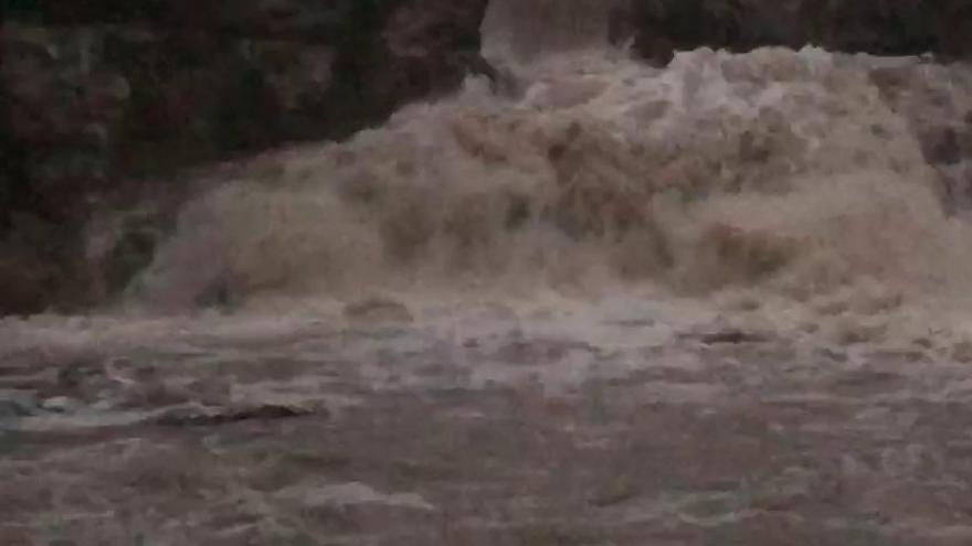 El agua rebosa en el Pou Clar