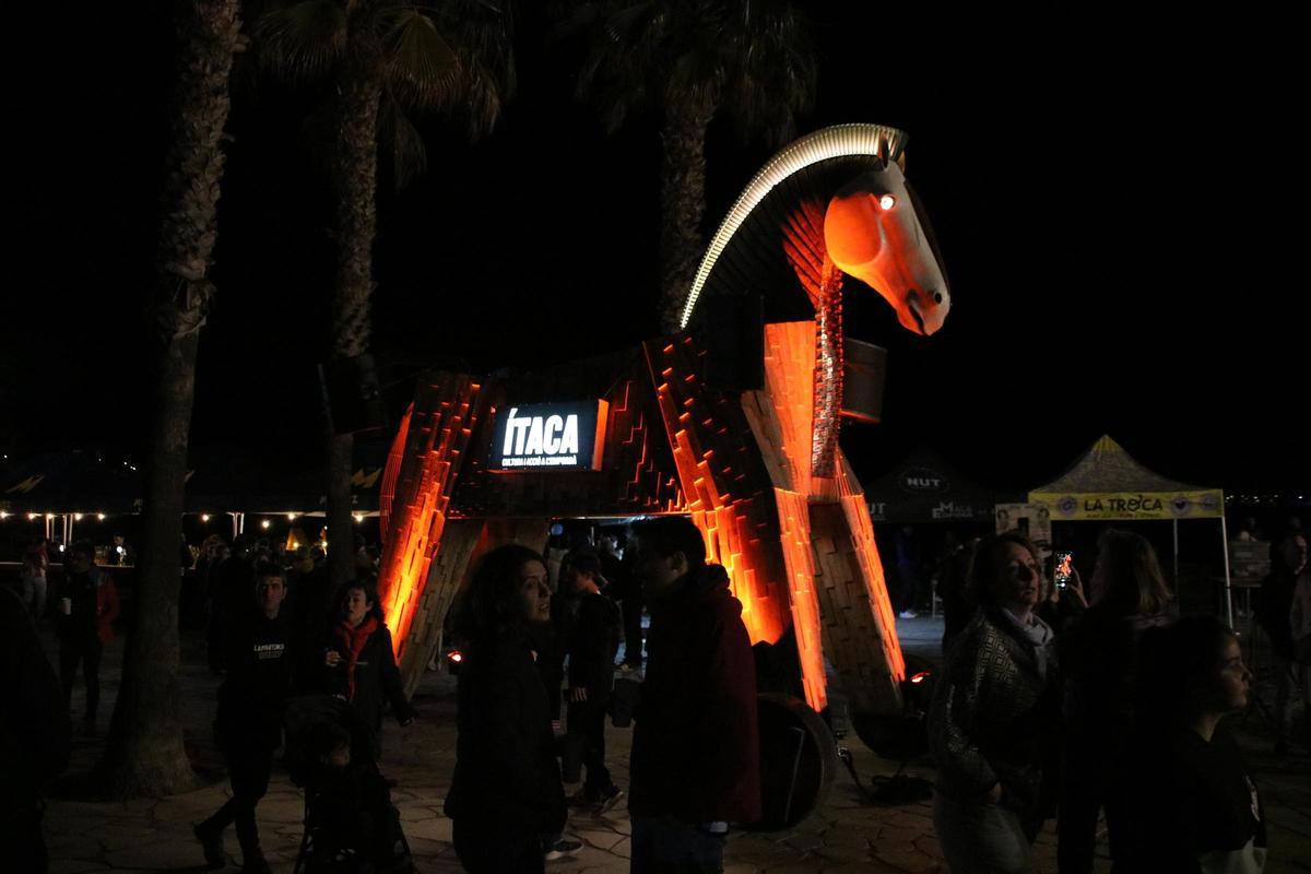 Cavall de troia del festival Ítaca a la Santa Gresca de l'Escala