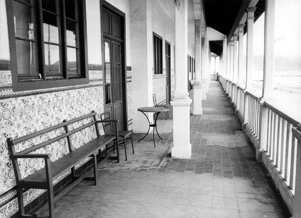 Terraza de la antigua Casa-Asilo San José en la década de los ochenta.