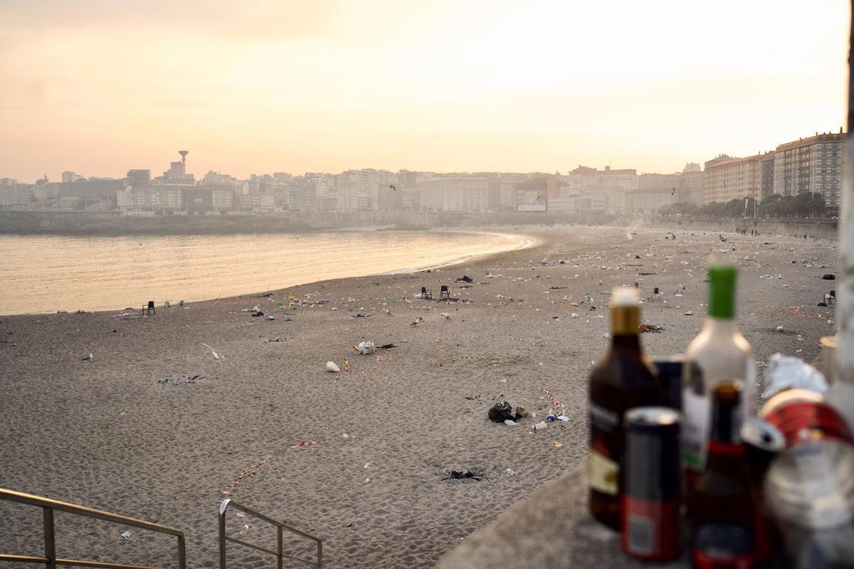 Más de 200.000 personas celebraron San Juan en una noche sin incidencias destacadas, con menos intoxicaciones etílicas y la mitad de basura en las playas que hace un año. Más de 200.000 personas celebraron San Juan en una noche sin incidencias destacadas, con menos intoxicaciones etílicas y la mitad de basura en las playas que hace un año.