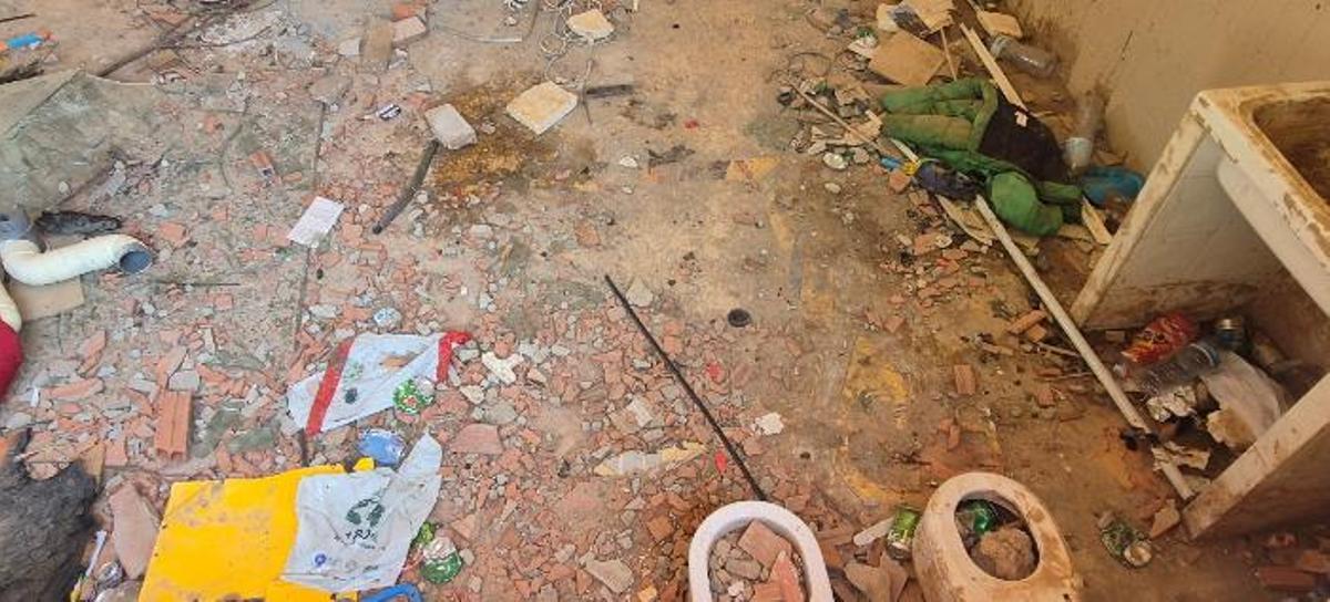 Estado del interior de la escuela infantil municipal situada en el Raval de Algemesí.