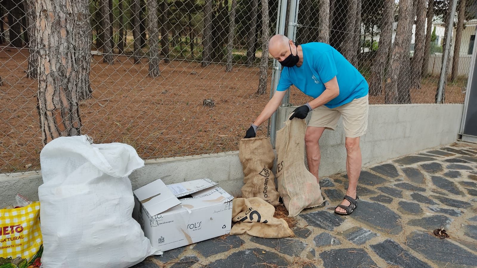 Platges Netes recull brossa i plàstics de diverses cales de Llançà