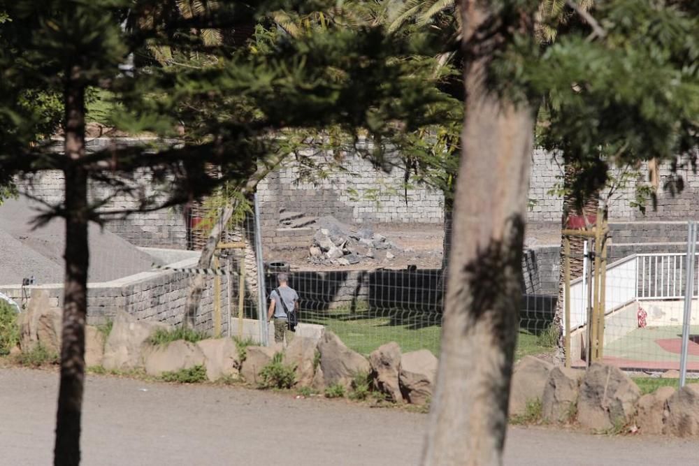 Encuentran tres barrenos de obra en un parque