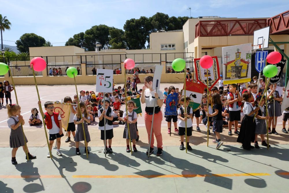 Los centros educativos de la ciudad acostumbran a dedicar la mañana del primer día de fiestas a recrear los actos más emblemáticos