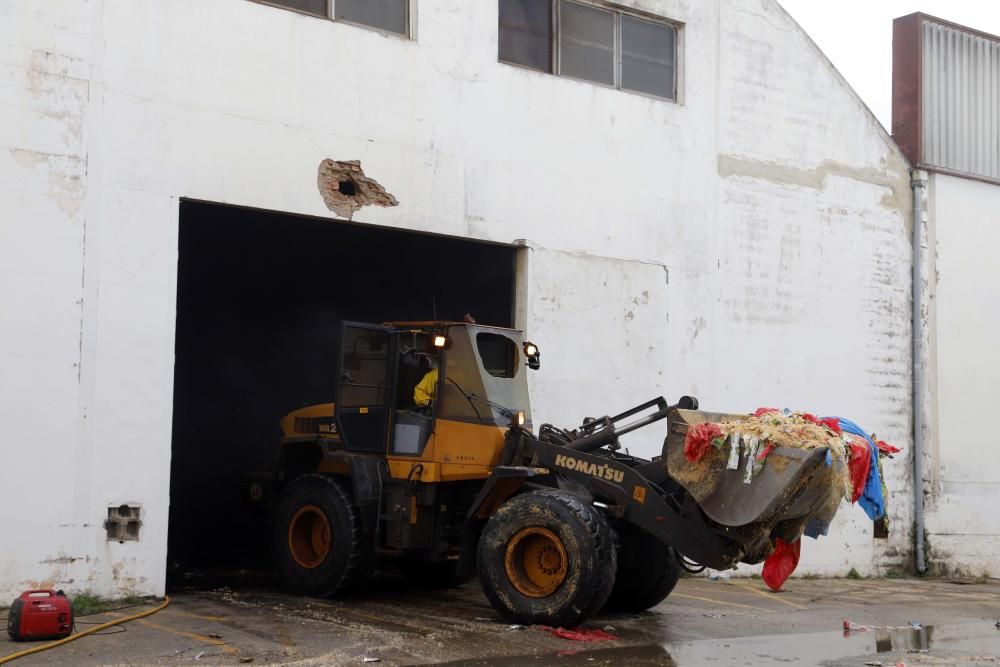 Incendio en un almacén de piensos en Alzira