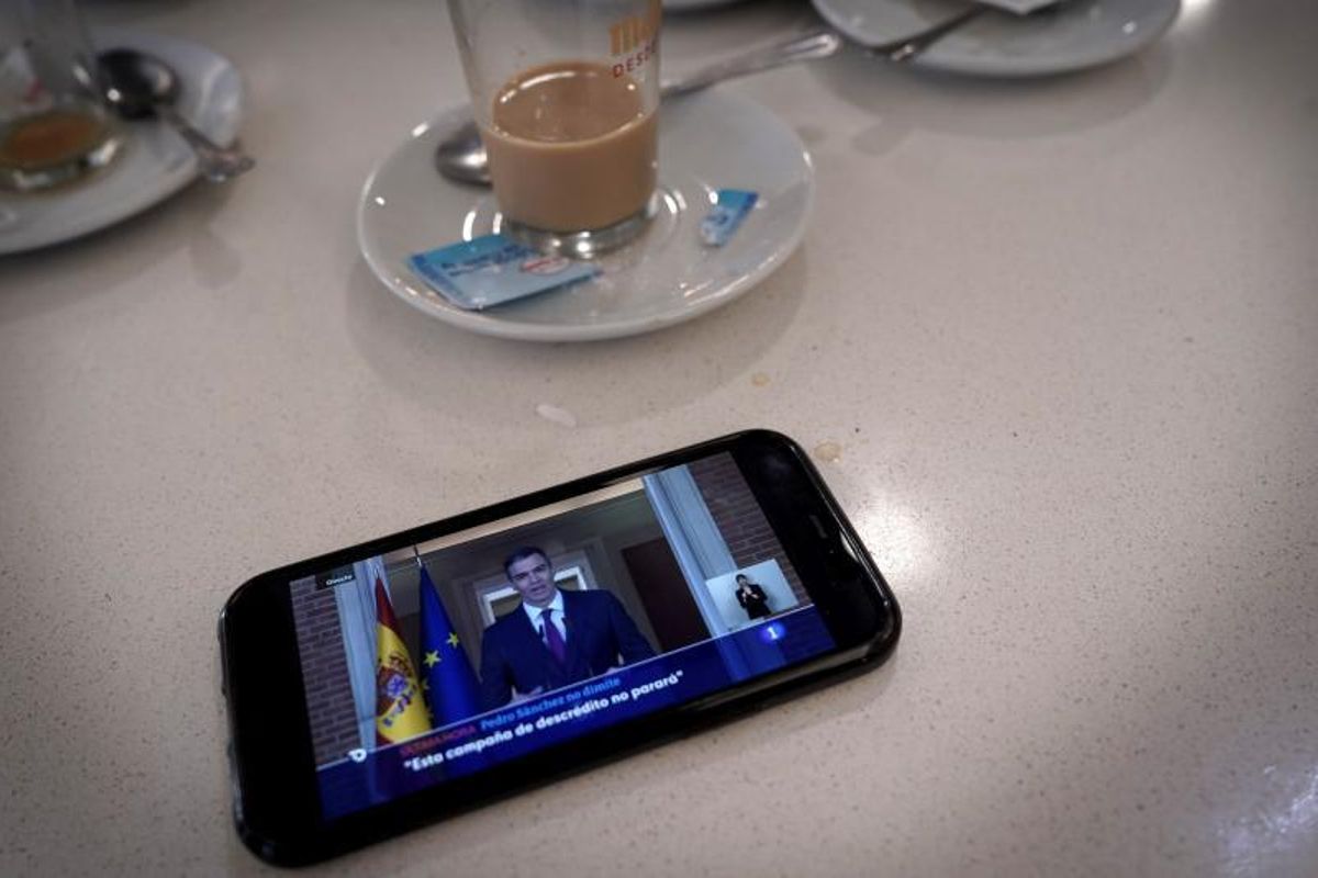 Una declaración institucional de Pedro Sánchez, en un teléfono móvil