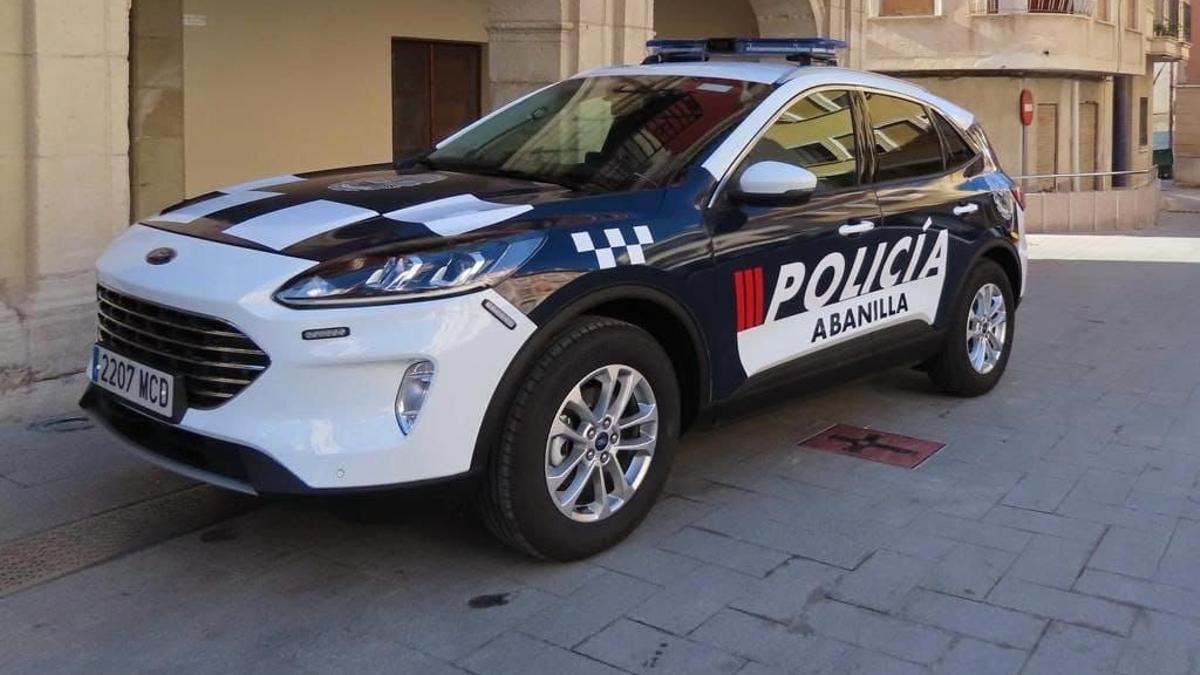 Un hombre roba a la Policía Local de Abanilla y se da a la fuga.