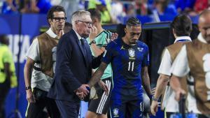 Raphinha recibe el consuelo de Ancelotti al abandonar lesionado el Brasil-Haití.