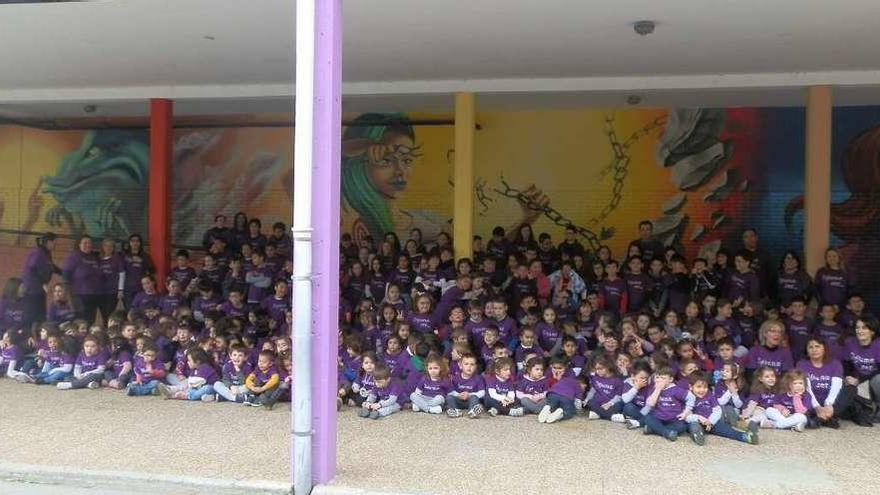 El colegio Jovellanos, orgulloso de su mural contra la violencia sexista