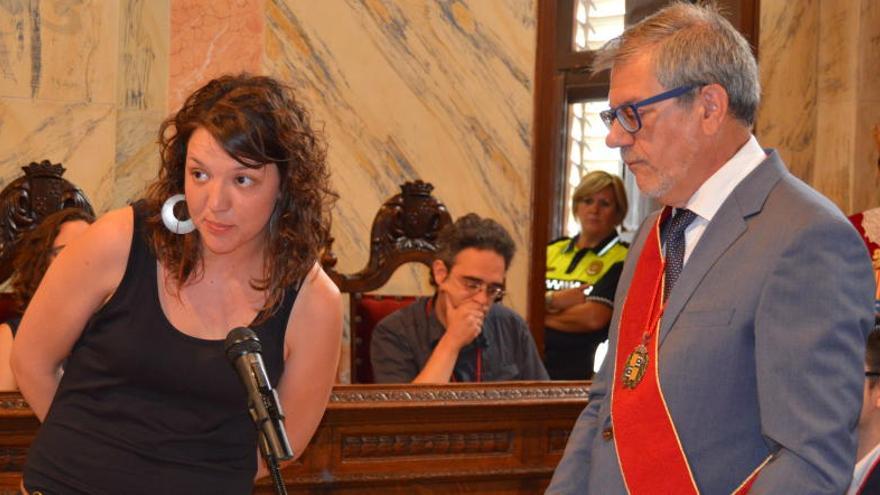 L&#039;alcaldessa de Berga, Montse Venturós, en el moment de prometre el càrrec.