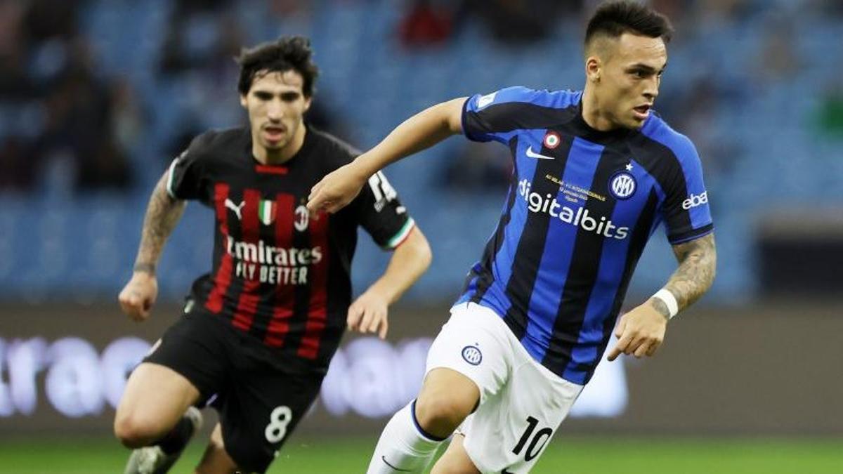 Tonali y Lautaro, en un derbi en San Siro.