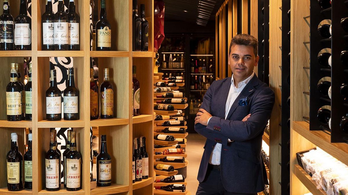 El CEO de Alma Carraovejas, Pedro Ruiz Aragoneses, en la bodega.