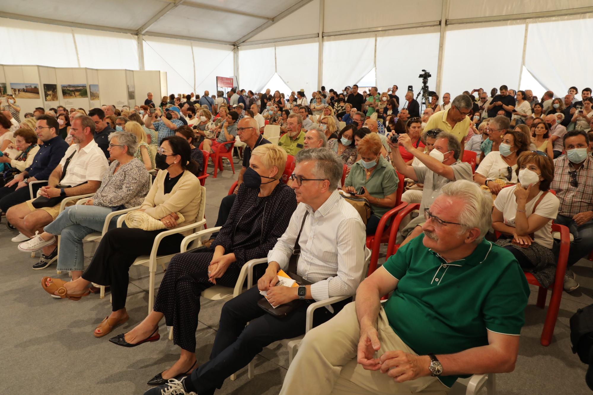 EN IMÁGENES: Adrián Barbón y José Luis Rodríguez Zapatero, en la presentación de un libro en la Semana Negra