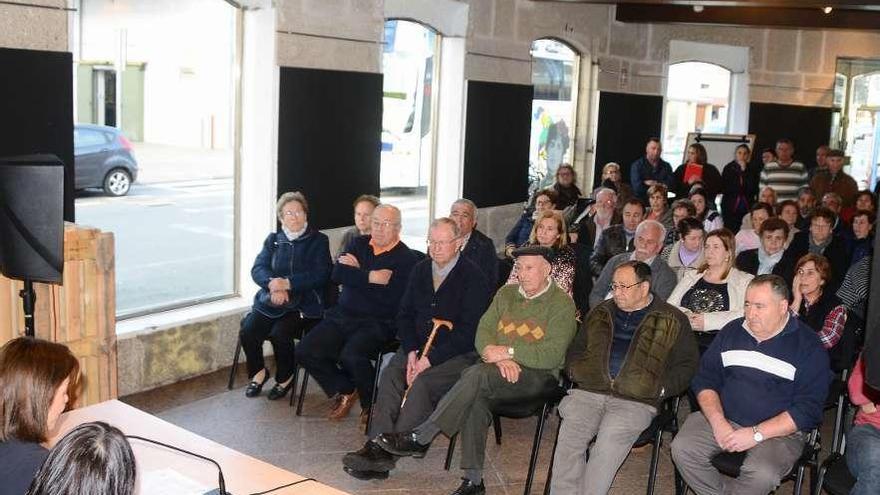 Una charla a los vecinos de Ons sobre el ARI para el Parque Nacional Illas Atlánticas. // Gonzalo Núñez