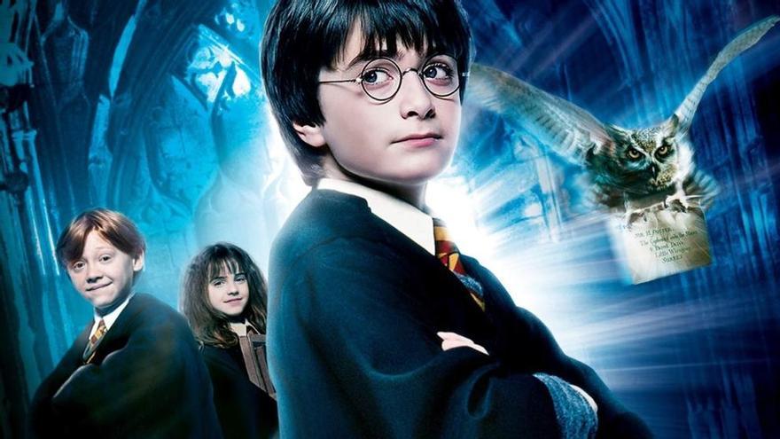 Daniel Radcliffe como el pequeño Harry Potter.