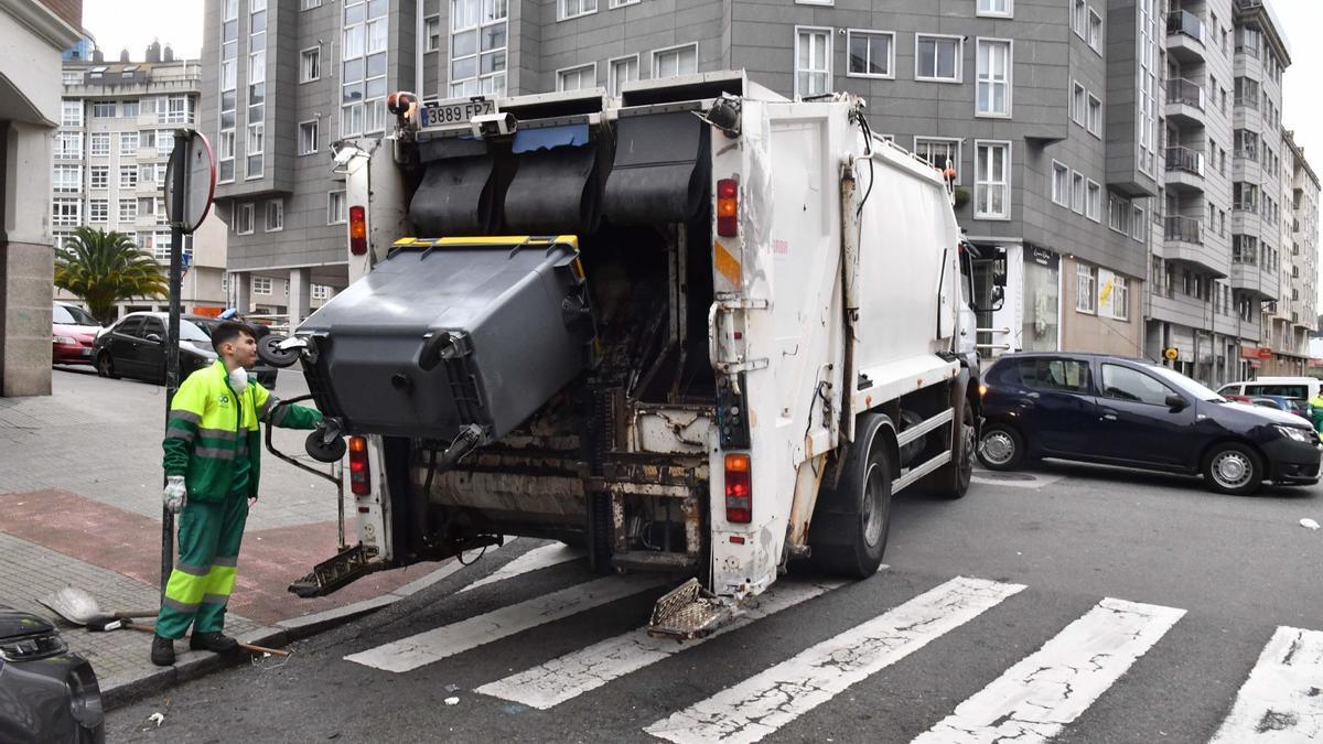 Servicio extraordinario de recogida de basura tras la declaración de emergencia sanitaria.