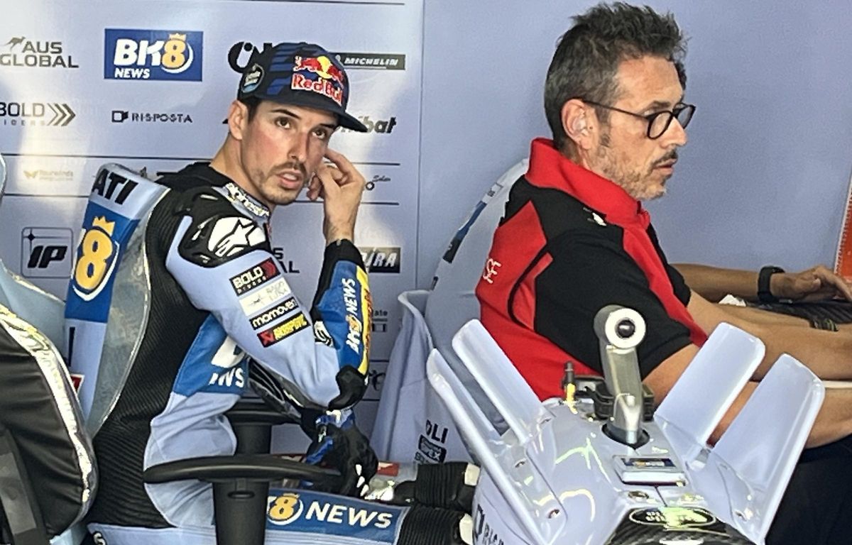 Àlex Márquez repasa con sus telemétricos la vuelta rápida que ha hecho, hoy, en Sachsenring. Àlex Márquez repasa con sus telemétricos la vuelta rápida que ha hecho, hoy, en Sachsenring.