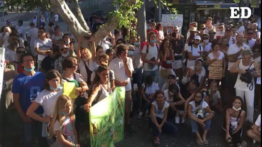 Protesta en Santa Cruz de Tenerife en contra de las medidas para frenar el coronavirus