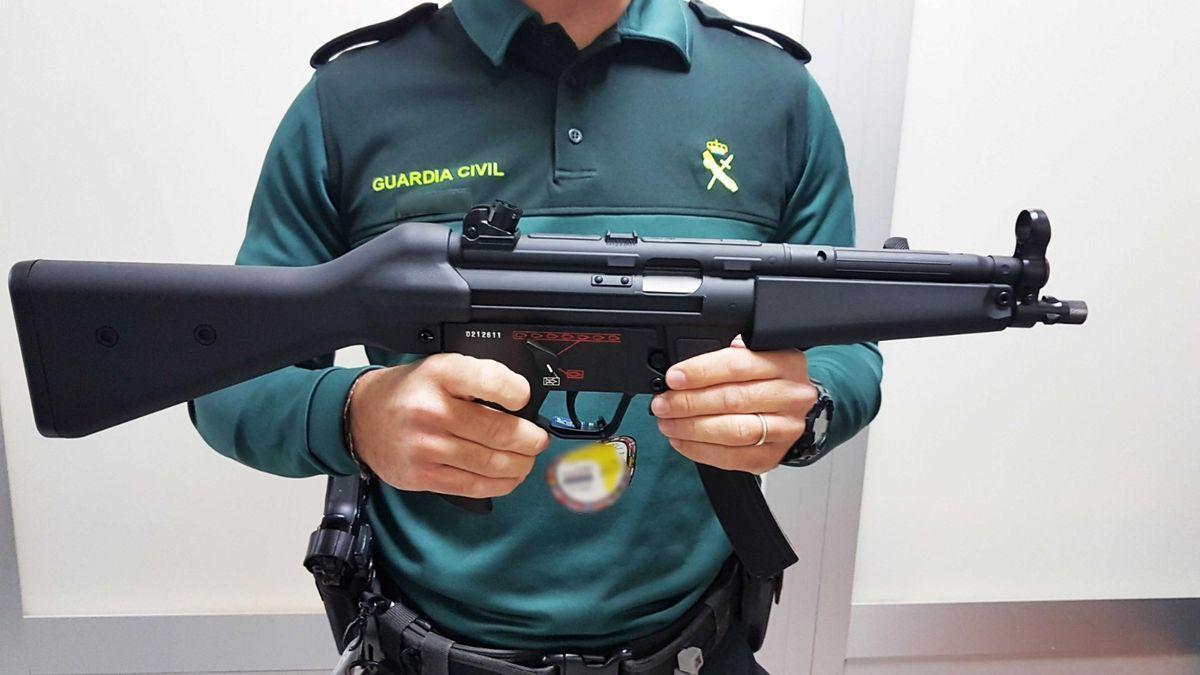 La Guardia Civil interviene dos armas de airsoft en el aeropuerto de Palma de Mallorca