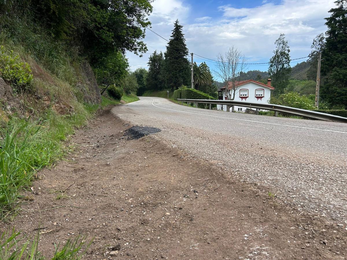 La carretera CT-2 que conecta varios núcleos rurales con Piedras Blancas.