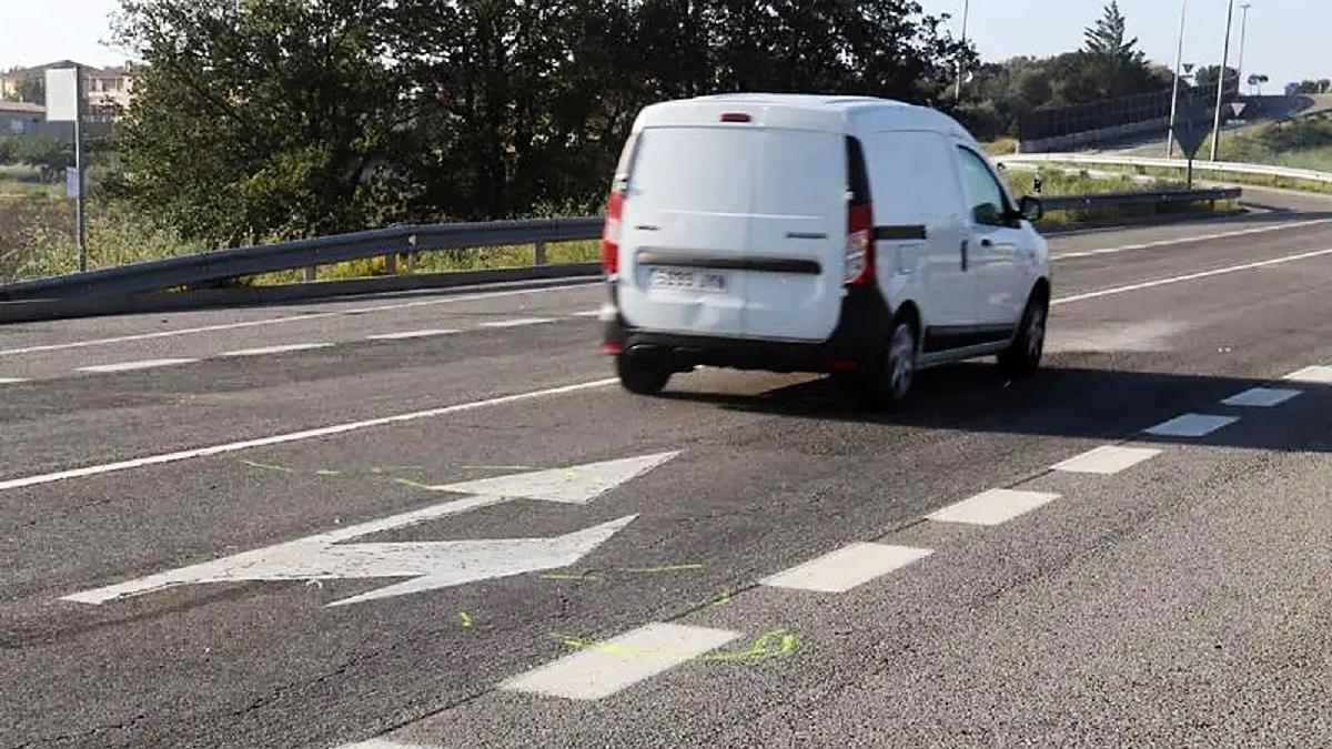 Un ciclista ha muerto por el atropello de dos vehículos en la carretera N-260 a la altura de Pedret i Marzà (Alt Empordà)