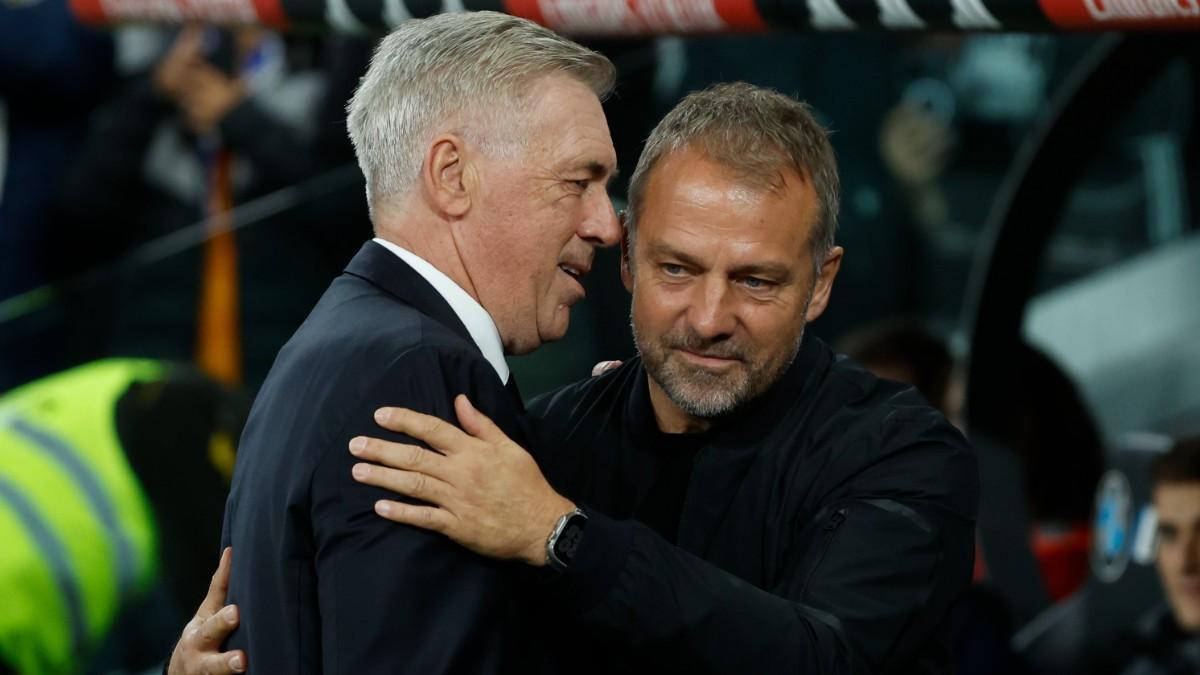 Ancelotti saluda a Flick en el Clásico