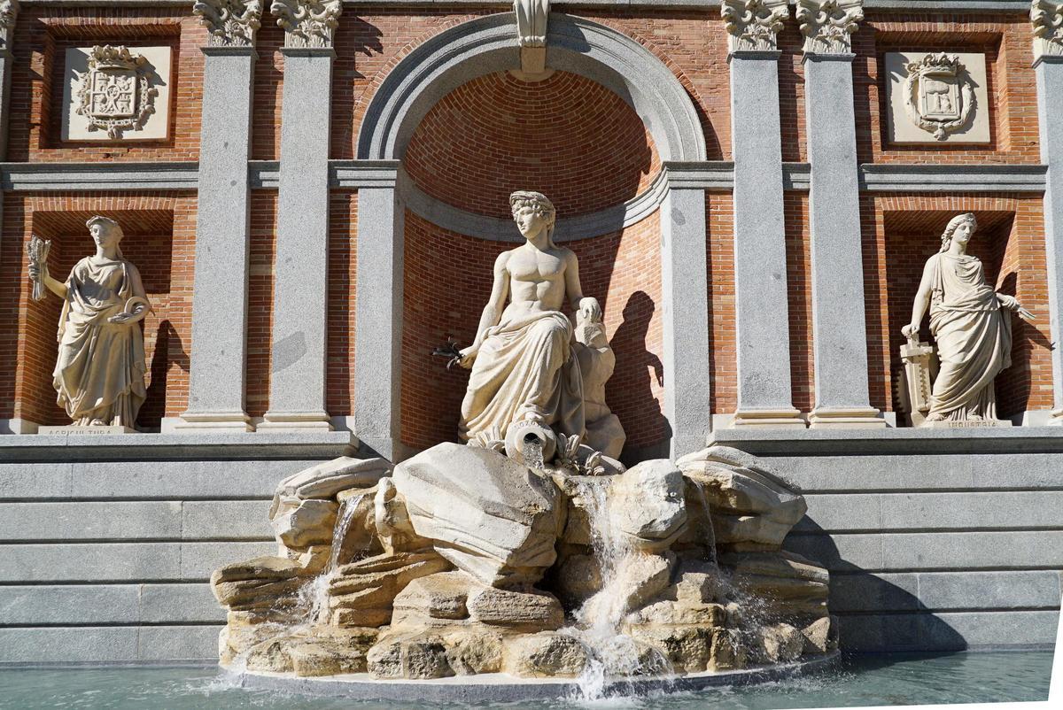 Fuente del río Lozoya, en la calle de Bravo Murillo