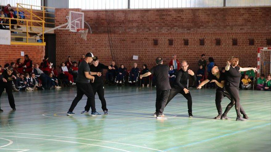 Imagen de una actividad deportiva en el pabellón de Chencho.