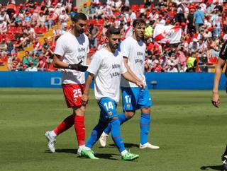 El Valencia salta a Vallecas con una camiseta en apoyo a Jaume