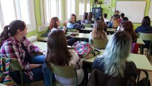 Activitat en una aula de quart d’ESO de l’institut Torre del Palau de Terrassa, el curs passat.