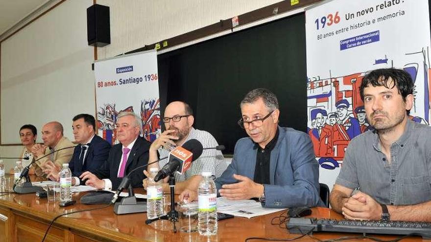 Un momento de la inauguración, ayer en Santiago. // Faro