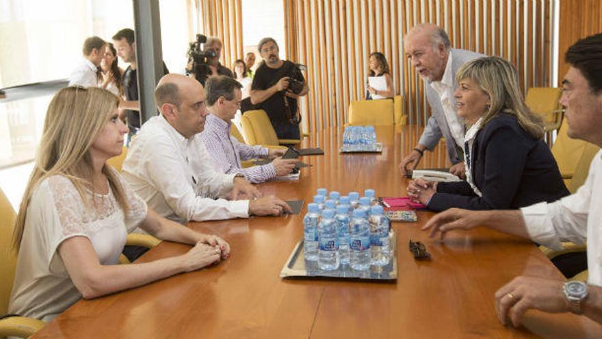 Un momento de la reunión de todas las fuerzas políticas con representación en el Ayuntamiento