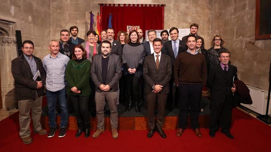 Foto de familia del acto de presentación de la Challenge, celebrado ayer en el Consolat de Mar.