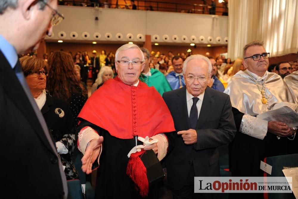 Rosamaría Alberdi, primera enfermera doctora honoris causa de España por la UMU