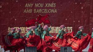 Barcelona 29/01/22 Barcelona. Barcelona celebra el Año Nuevo Chino Acte central daquesta celebració de lAny Nou Xinès amb Barcelona serà el dissabte, 29 de gener al passeig Lluís Companys/Arc de Triomf, on al llarg del dia, de 10h, del matí a 20h del vespre shan programat tota mena despectacles de cultura tradicional xinesa per donar la benvinguda a lAny del Tigre. AUTOR: MANU MITRU