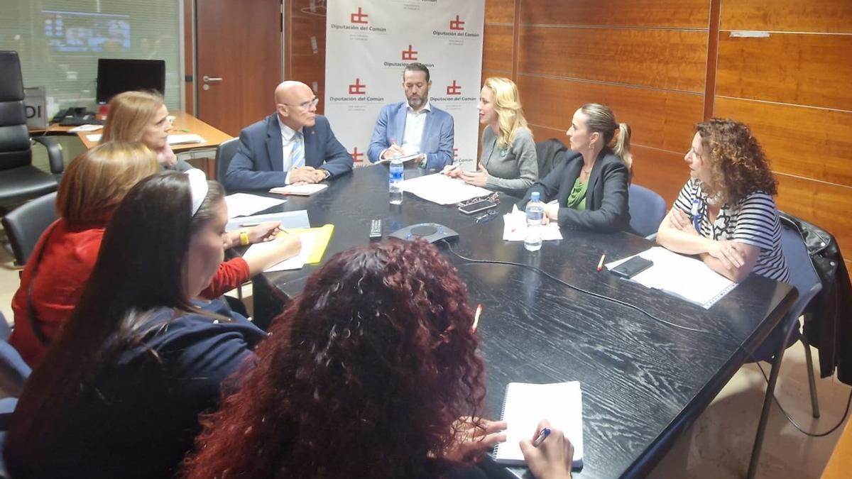 Reunión de Rafael Yanes con trabajadores de centros de salud de Fuerteventura.