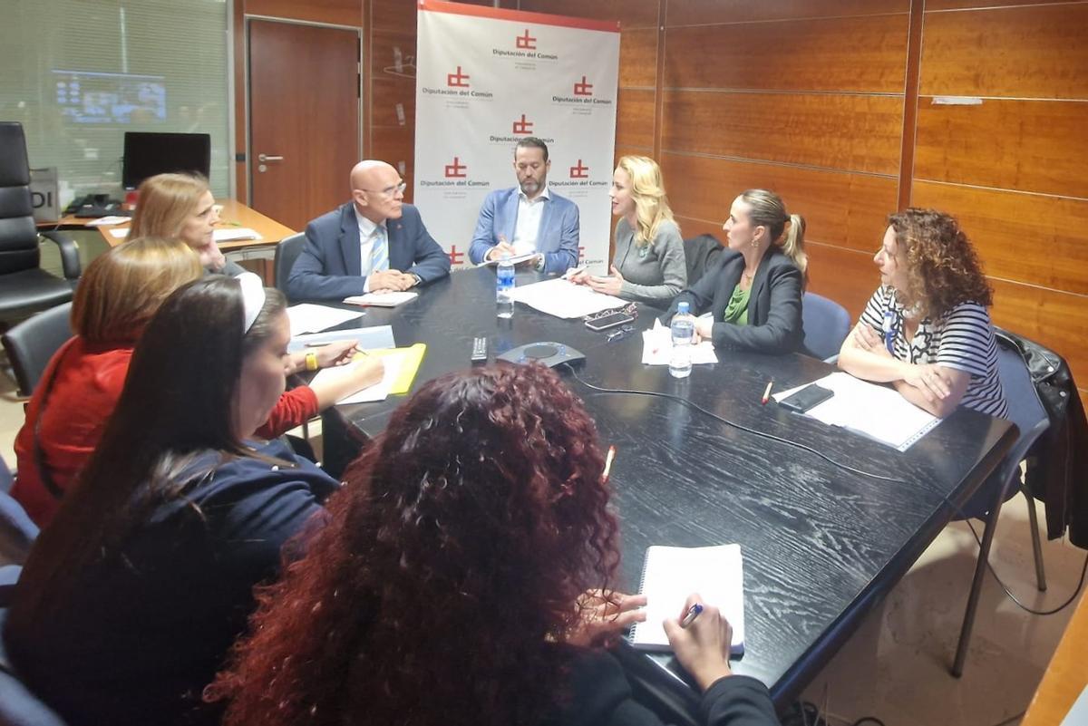 Reunión de Rafael Yanes con trabajadores de centros de salud de Fuerteventura.