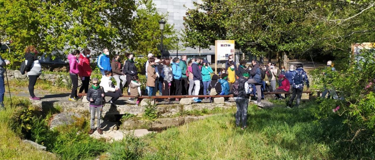 La expedición vikinga en el 
entorno de Fonte Gaiteira, 
ayer.   | //  FDV