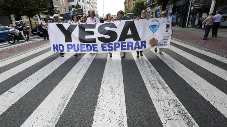 Cientos de personas reclaman la paralización de las obras de Yesa