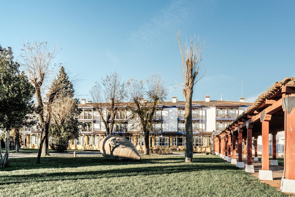 Entrada al Parador de Manzanares.