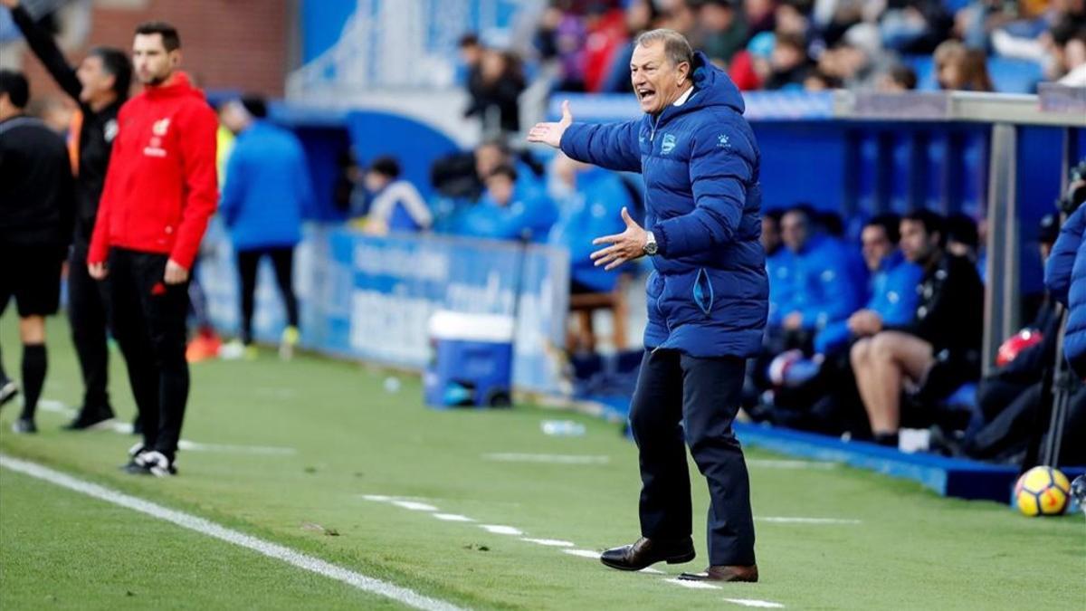 De Biasi, durante un partido del Alavés