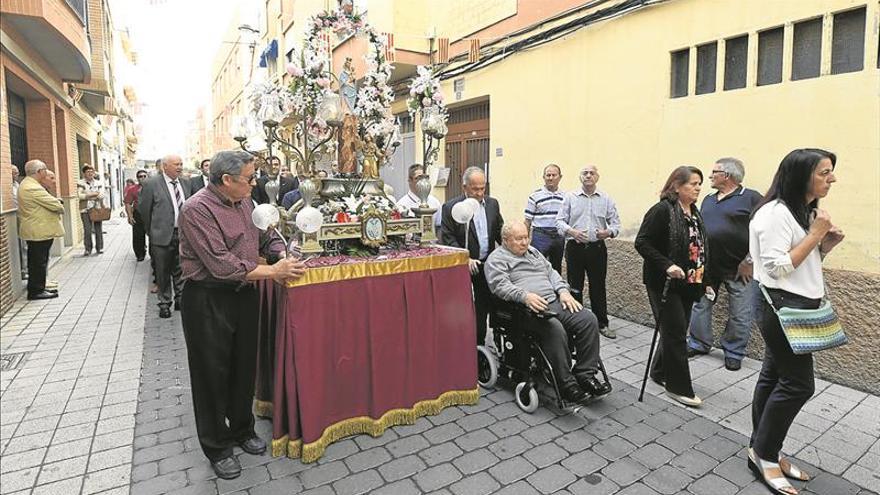 El barrio del Pilar honra a su patrona en su día grande