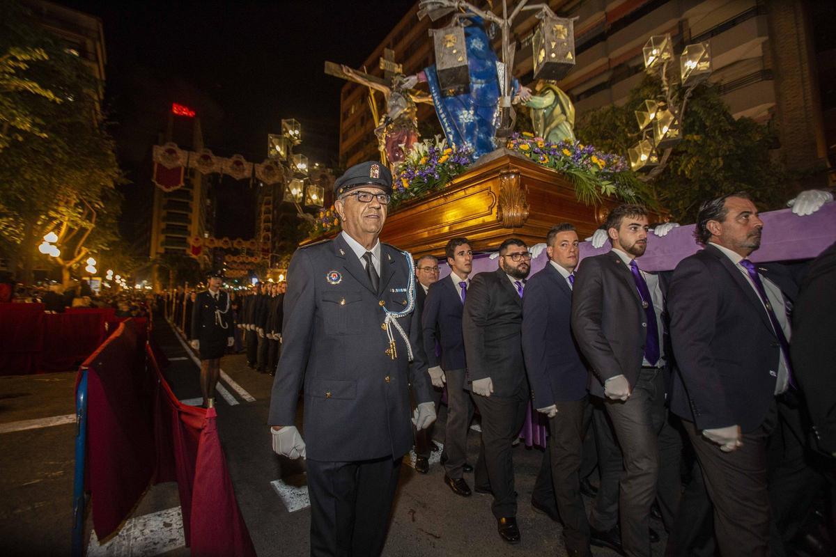 Procesión nocturna de la Hermandad Penitencial Stabat Mater en el Martes Santo de Alicante