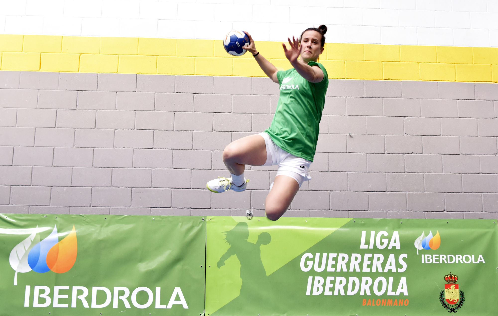 Silvia Arderíus juega al balonmano Rincón Fertilidad Málaga de la Liga Guerreras Iberdrola