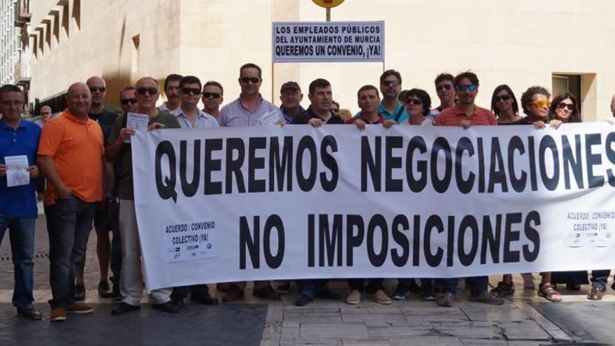 Protesta sindical ante el Moneo